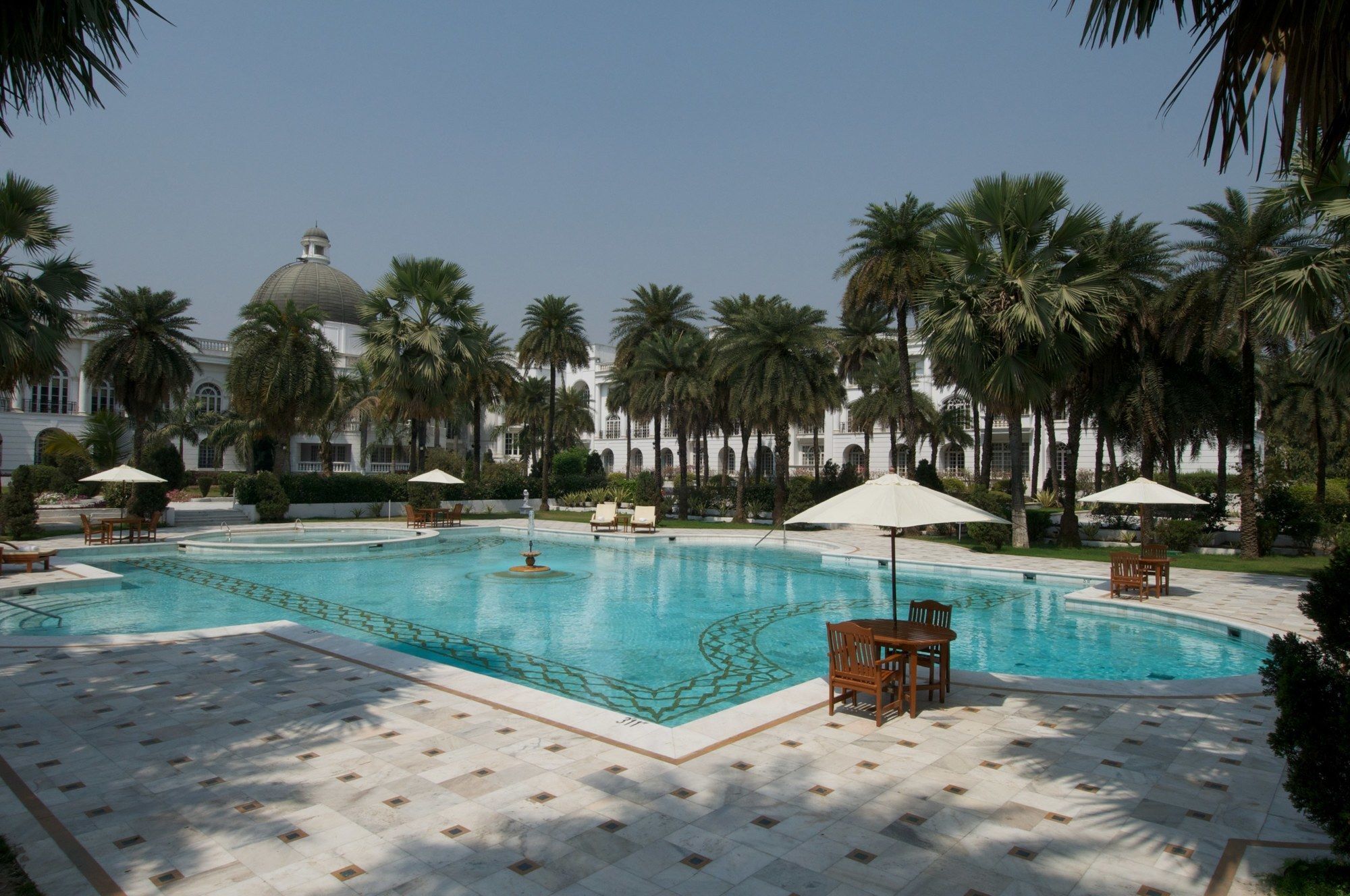 Taj Mahal Lucknow Hotel Eksteriør billede